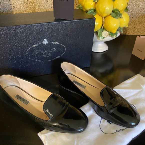Prada black patent leather flats - Picture 1 of 10
